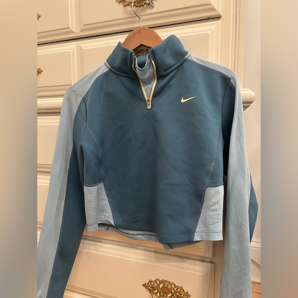 XS Nike Women's Nautical Coastal Blue Athletic Shorts and Breathable Top